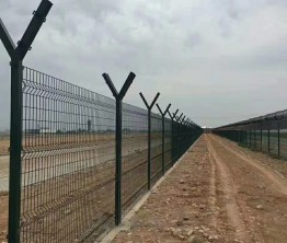 甘肃酒泉部队安装3500米围栏
